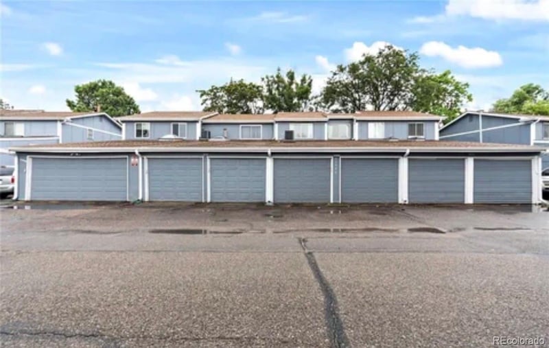 11906 Canal Dr, Aurora, CO 80011