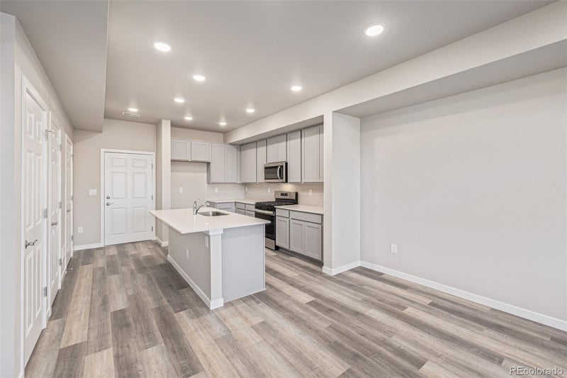 2899 103rd Dr, Thornton, CO 80229