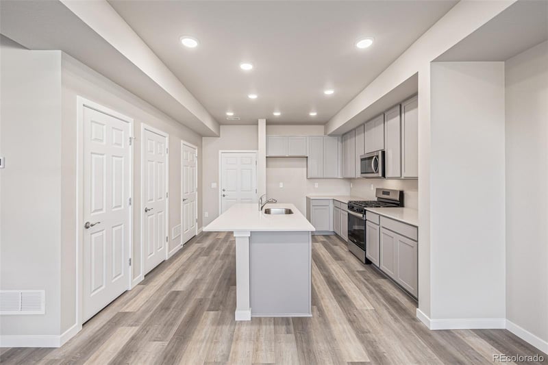 2899 103rd Dr, Thornton, CO 80229