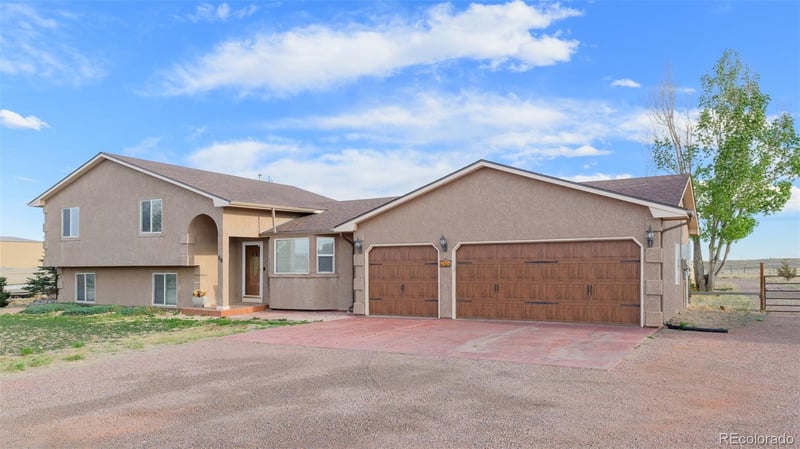 758 Woodleaf Dr, Pueblo, CO 81007