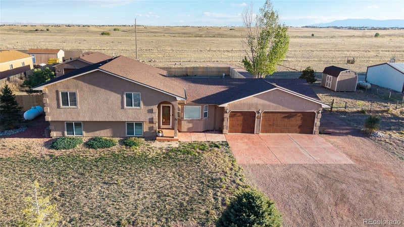 758 Woodleaf Dr, Pueblo, CO 81007