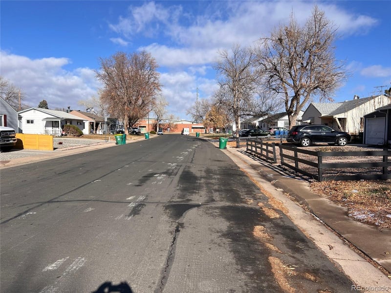 930 Nome St, Aurora, CO 80010