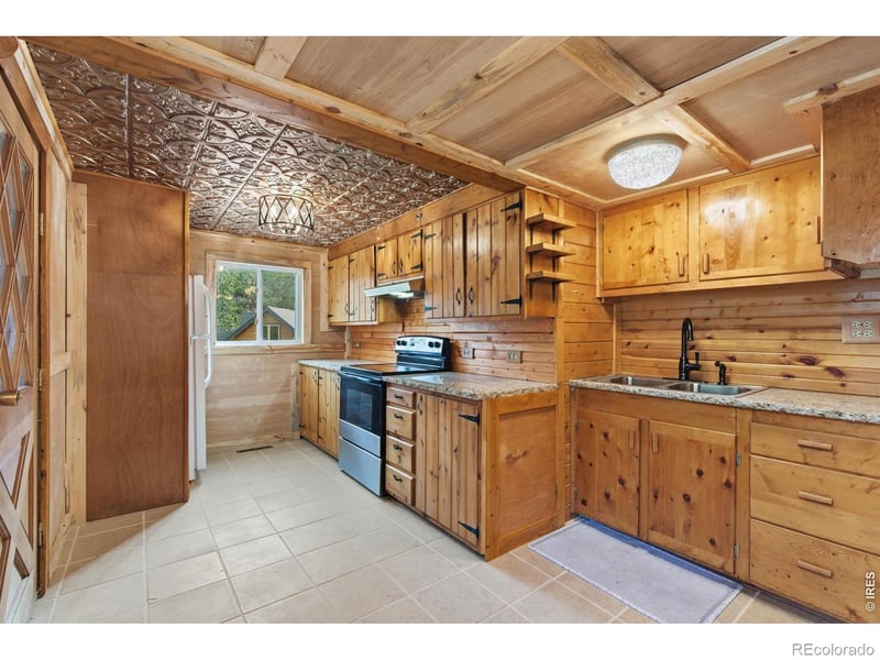 124 Big Pine Ln, Drake, CO 80515