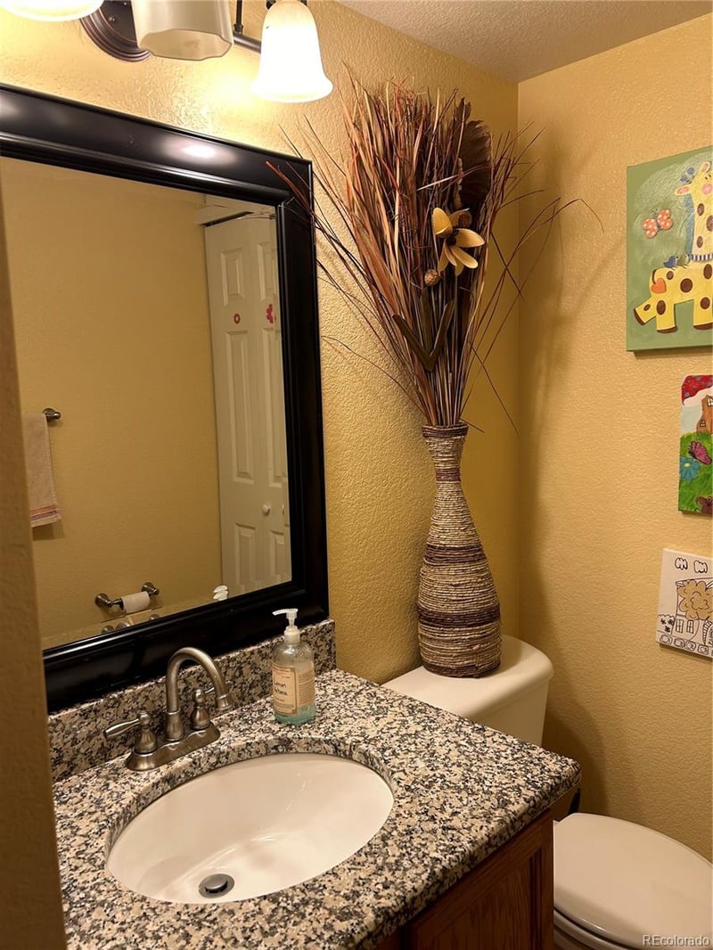 16984 Wyoming Dr, Aurora, CO 80017