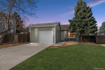 17411 Layton Dr, Aurora, CO 80015