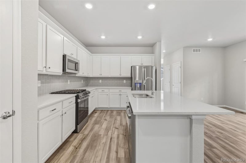 21293 63rd Dr, Aurora, CO 80019