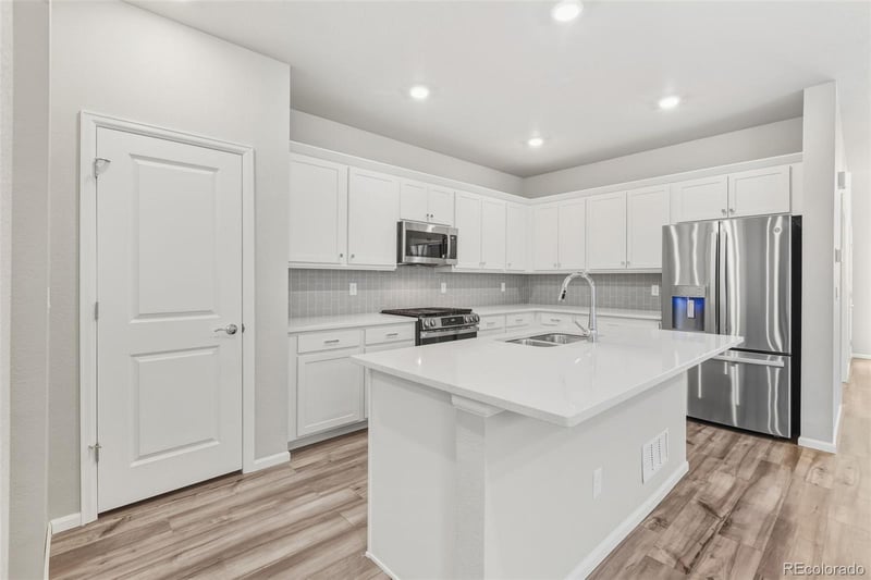 21293 63rd Dr, Aurora, CO 80019