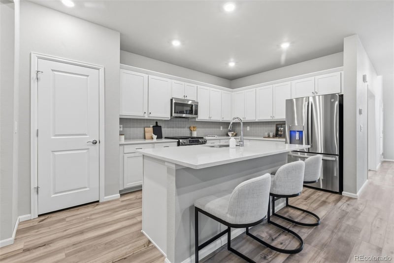 21293 63rd Dr, Aurora, CO 80019