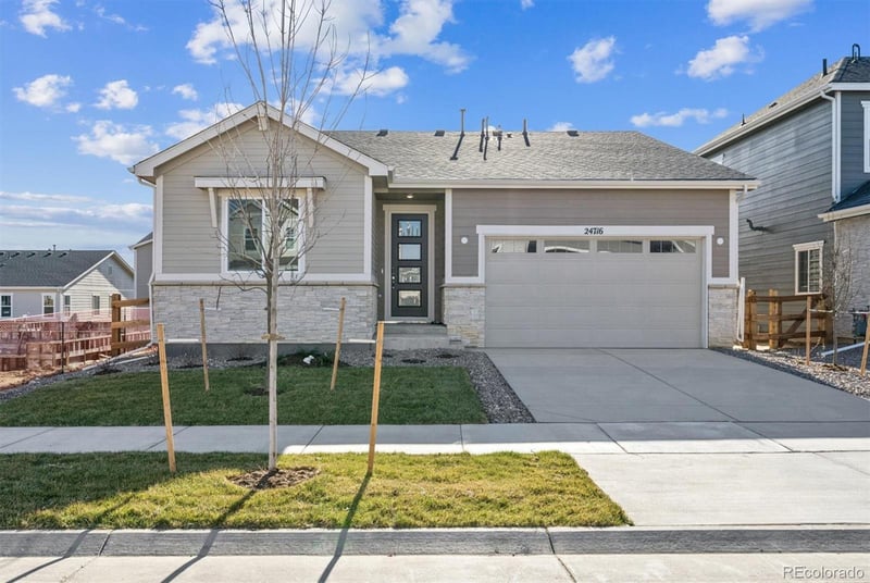 24716 41st Ave, Aurora, CO 80019