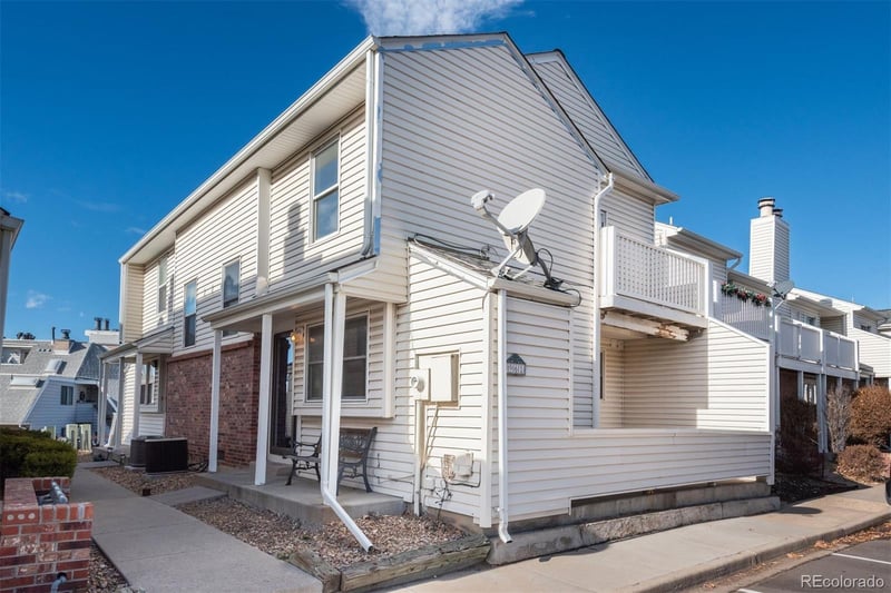 961 Pitkin Ct, Aurora, CO 80017