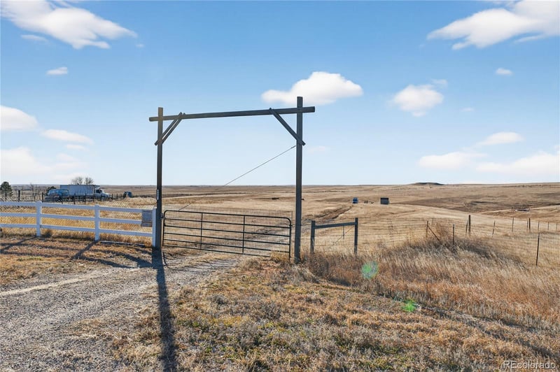 5689 S Tom Bay Ct, Bennett, CO 80102