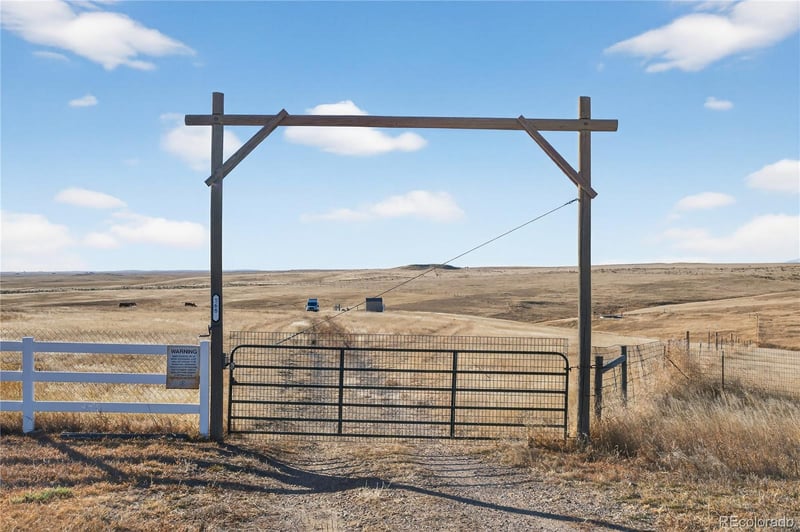 5689 S Tom Bay Ct, Bennett, CO 80102