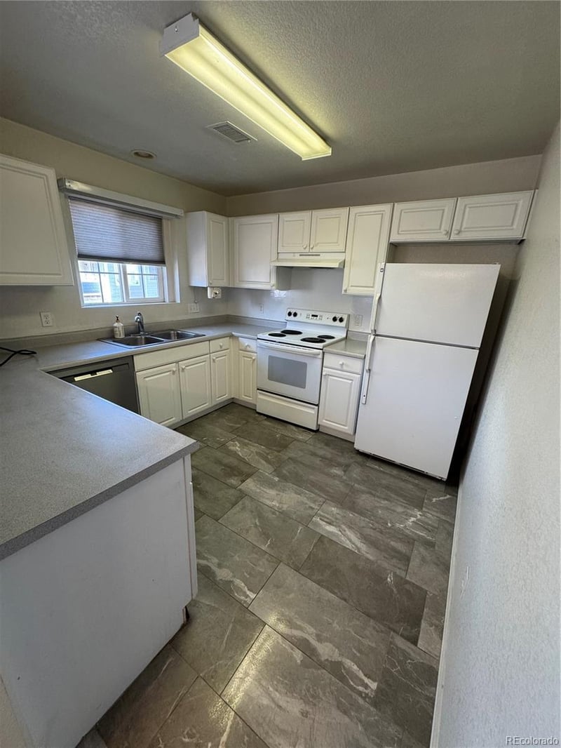 1382 Cathay Ct #102, Aurora, CO 80017