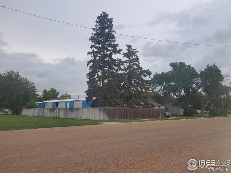 114 3rd St, Julesburg, CO 80737