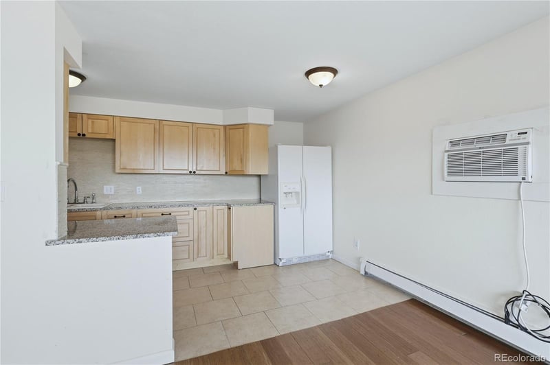 561 Geneva St #305, Aurora, CO 80010
