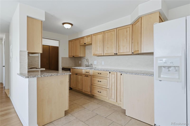 561 Geneva St #305, Aurora, CO 80010