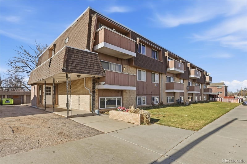 561 Geneva St #305, Aurora, CO 80010