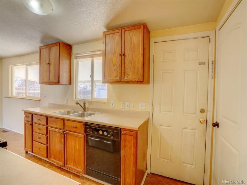 2420 Cottonwood Dr, Denver, CO 80221