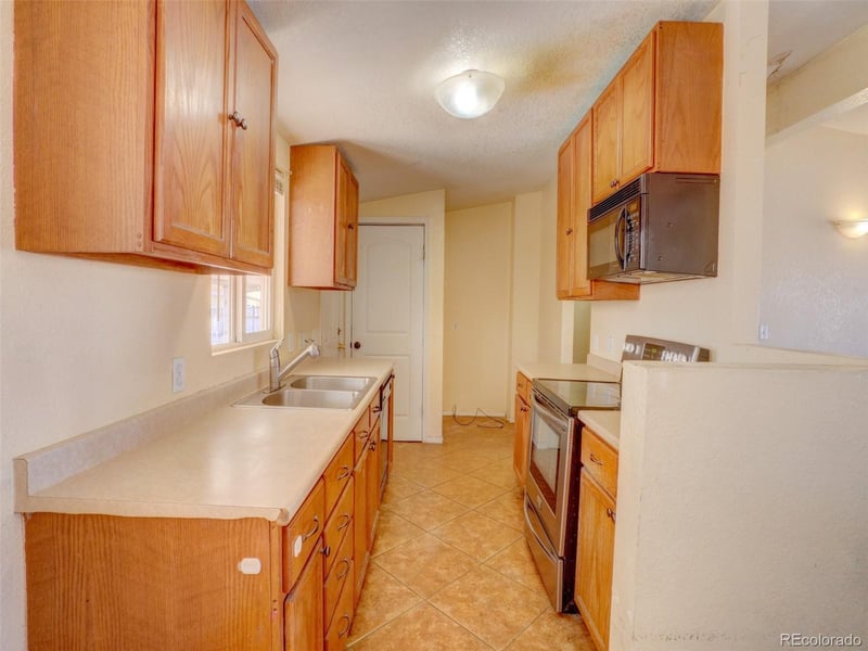 2420 Cottonwood Dr, Denver, CO 80221