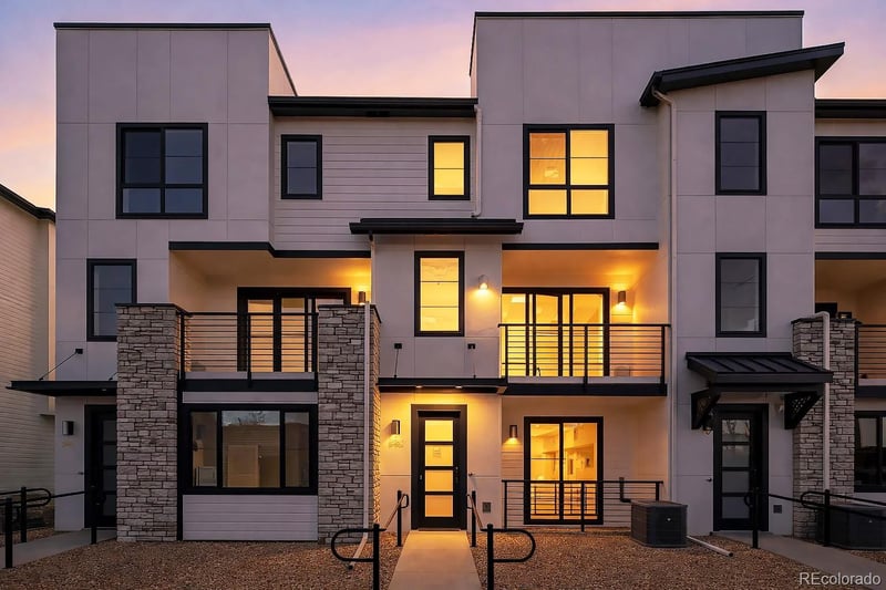 2076 S Holly St #2, Denver, CO 80222