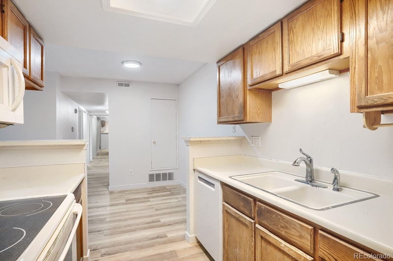 8335 Fairmount Dr #2-204, Denver, CO 80247