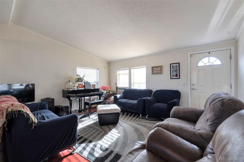 5853 Quemoy Cir, Centennial, CO 80015