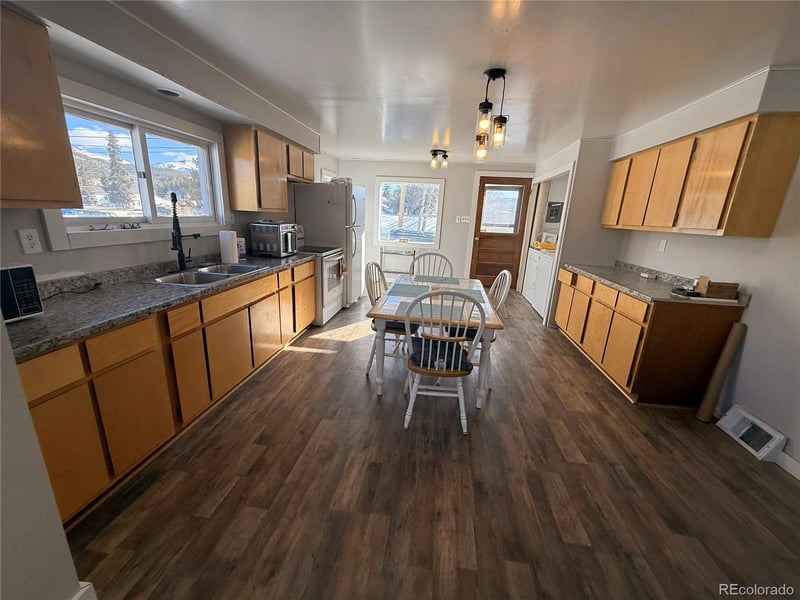 305 Chestnut St, Leadville, CO 80461