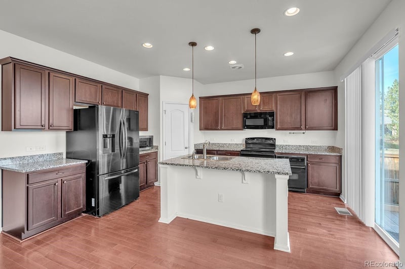 25447 4th Ave, Aurora, CO 80018