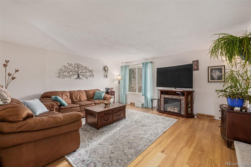 4233 Maplewood Way, Centennial, CO 80121