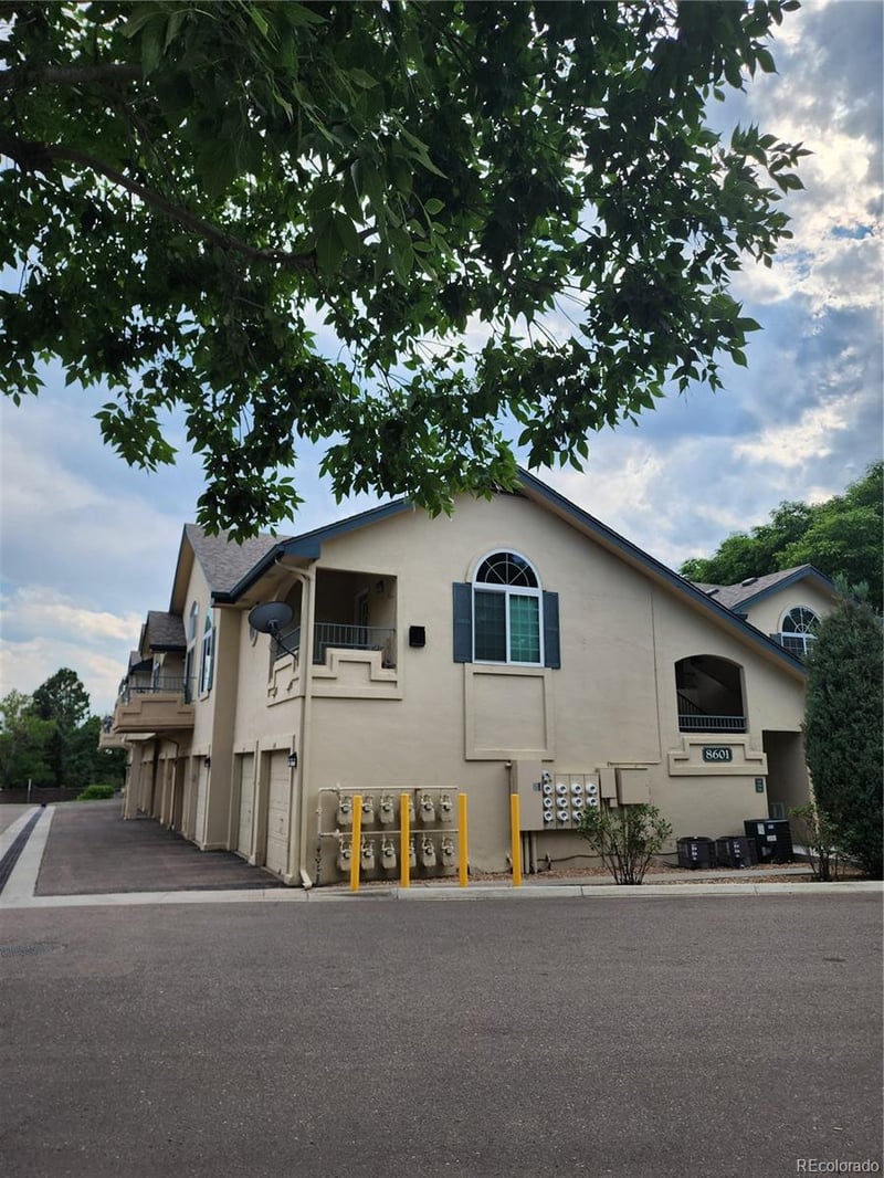 8601 Dry Creek Rd #112, Centennial, CO 80112