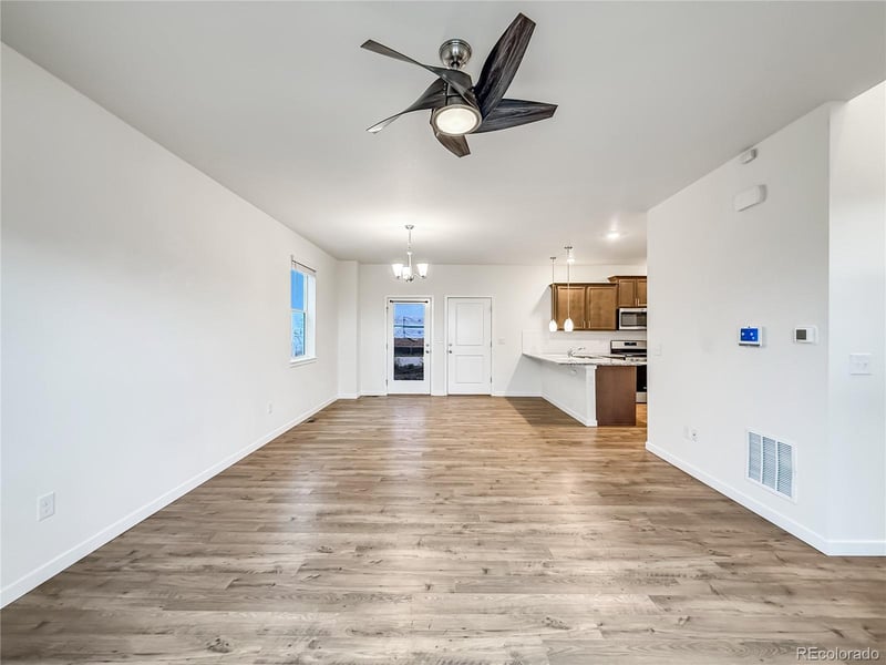 21885 9th Pl, Aurora, CO 80018