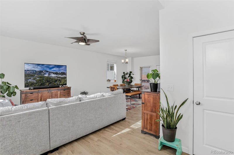 21885 9th Pl, Aurora, CO 80018