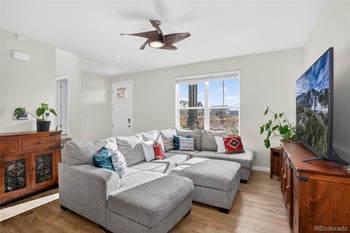 21885 9th Pl, Aurora, CO 80018