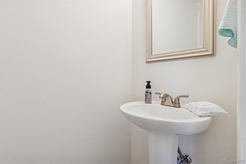 3948 Yosemite St, Denver, CO 80237