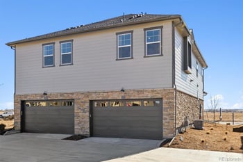 22484 6th Pl, Aurora, CO 80018