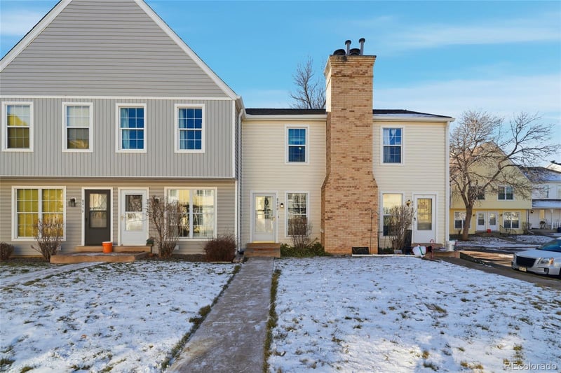 8960 Dartmouth Pl, Lakewood, CO 80227