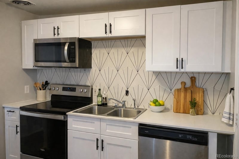 1124 Dallas St, Aurora, CO 80010