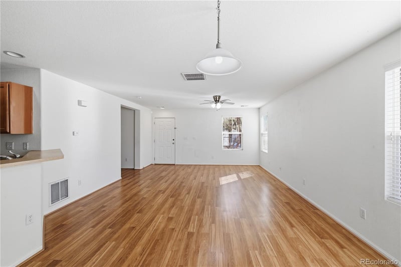 17262 Kansas Dr, Aurora, CO 80017