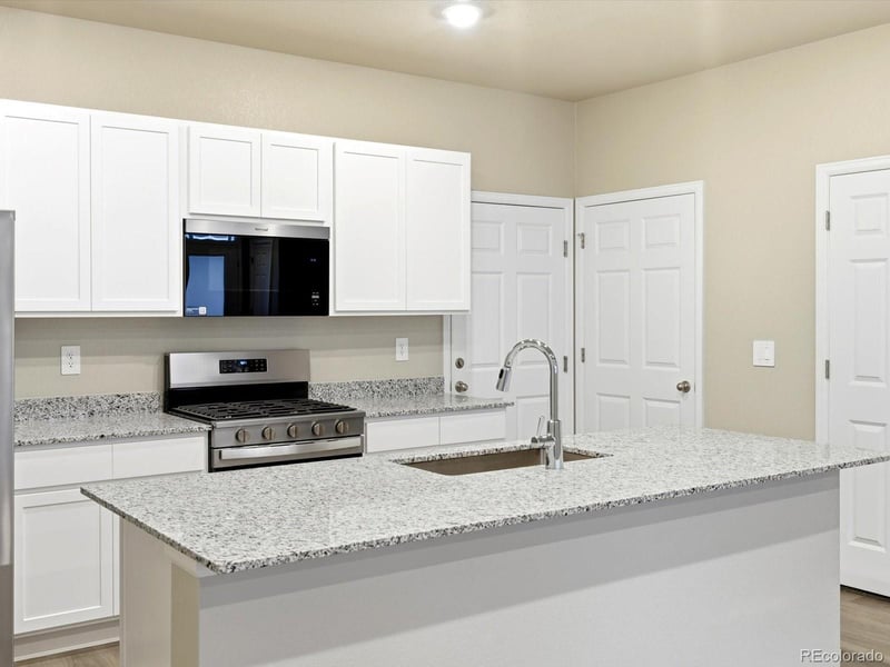 22163 7th Pl, Aurora, CO 80018