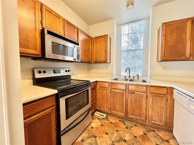 10562 Routt Ln, Broomfield, CO 80021