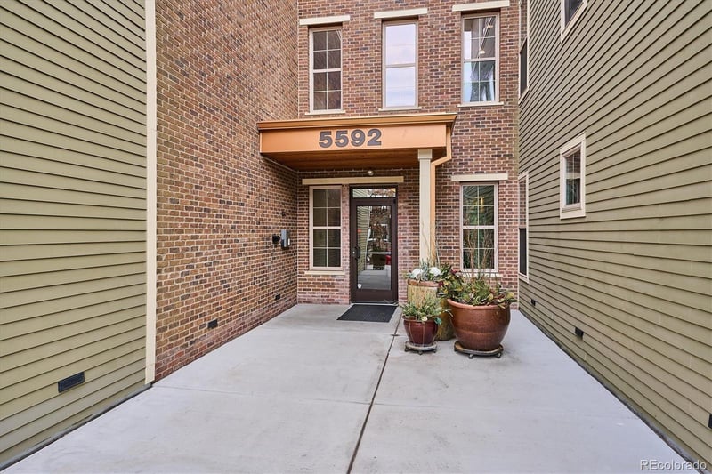 5592 Nevada St #104, Littleton, CO 80120