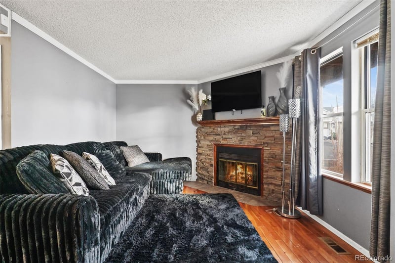 17211 Ford Dr, Aurora, CO 80017