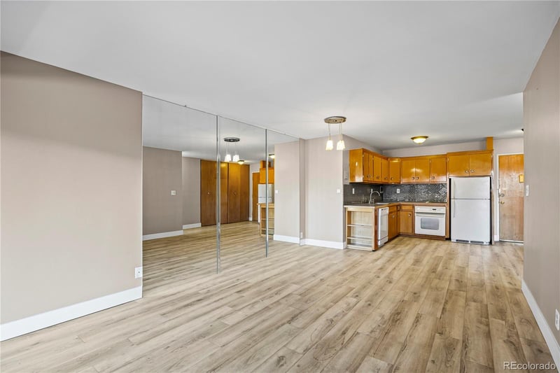 1121 Albion St #305, Denver, CO 80220