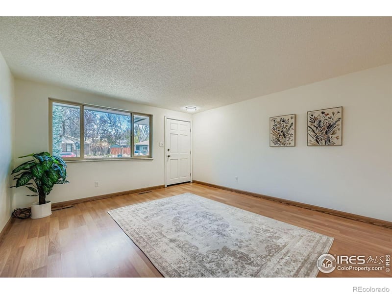 727 Hubbard Dr, Longmont, CO 80504