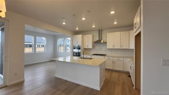 16998 92nd Dr, Arvada, CO 80007