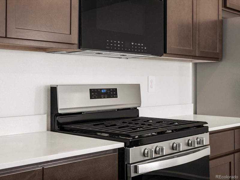 6517 Nepal St, Aurora, CO 80019