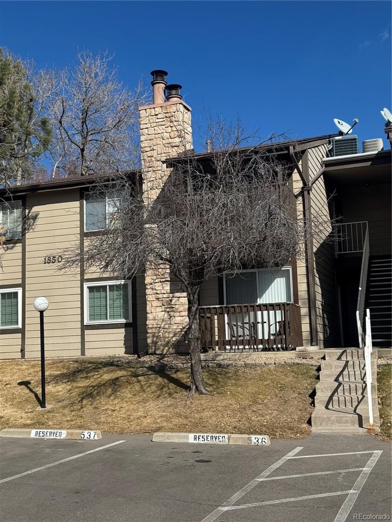 1850 Pitkin Cir #B, Aurora, CO 80017