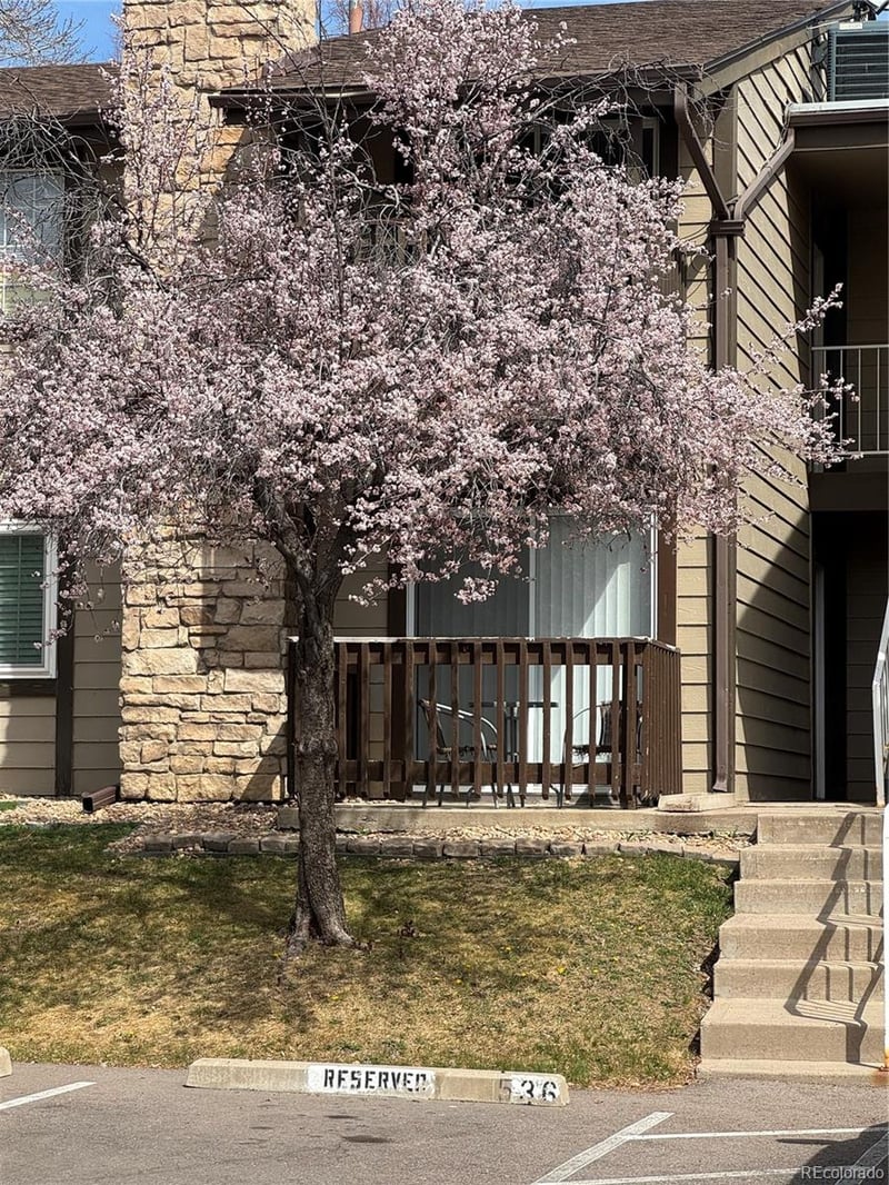 1850 Pitkin Cir #B, Aurora, CO 80017