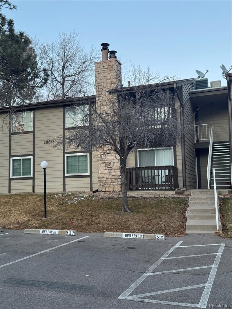 1850 Pitkin Cir #B, Aurora, CO 80017