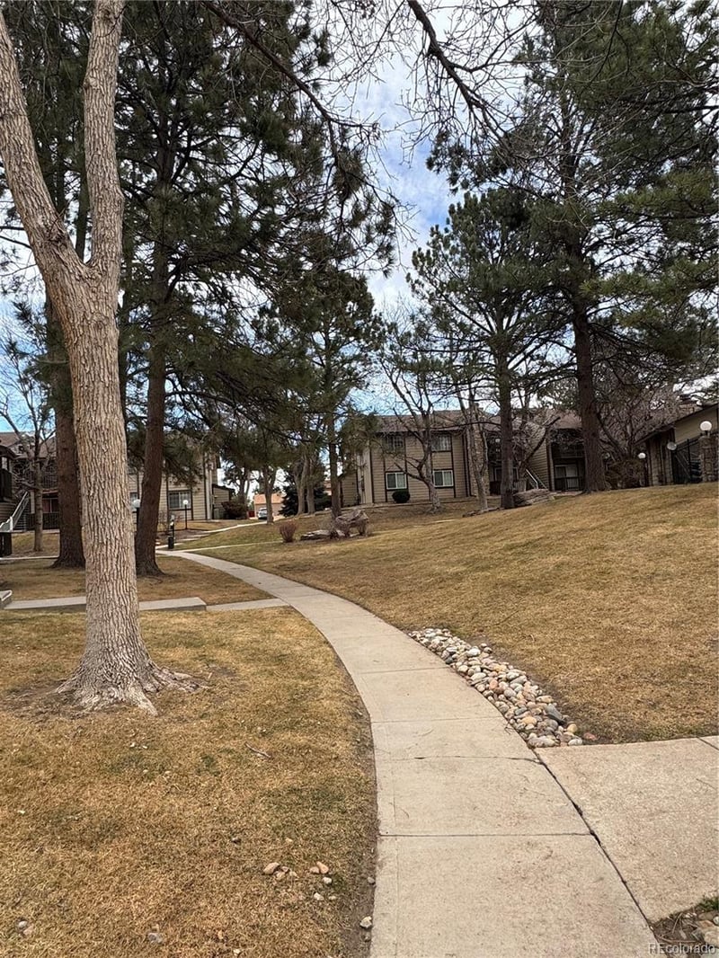 1850 Pitkin Cir #B, Aurora, CO 80017